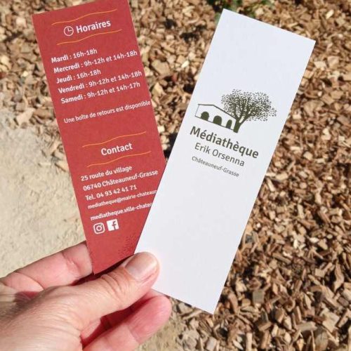 Cette photo chateauneuf-media-signaletique-identite (1).jpg, a été réduite de 84.81 % le Vendredi 12 Décembre 2025 à 10:12 par Emjysoft Photo Réducteur v6.0 à télécharger sur https://www.emjysoft.com/