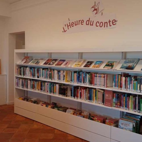 Cette photo chateauneuf-media-signaletique-identite (2).jpg, a été réduite de 88.64 % le Vendredi 12 Décembre 2025 à 10:12 par Emjysoft Photo Réducteur v6.0 à télécharger sur https://www.emjysoft.com/