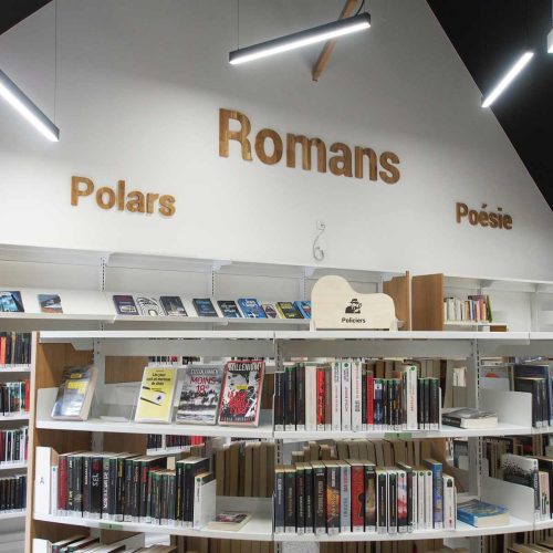 Cette photo landivisiau-mediatheque-signaletique-helenegerber (37).JPG, a été réduite de 96.89 % le Jeudi 27 Août 2026 à 14:08 par Emjysoft Photo Réducteur v6.0 à télécharger sur https://www.emjysoft.com/