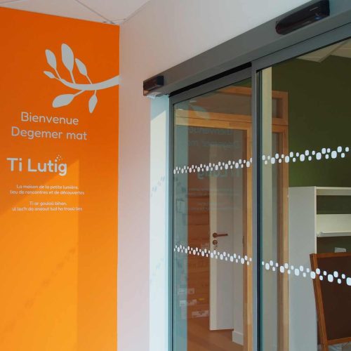 Cette photo helenegerber-signaletique-mediatheque-saintthegonnec (21).JPG, a été réduite de 98.7 % le Vendredi 27 Juin 2025 à 11:06 par Emjysoft Photo Réducteur v6.0 à télécharger sur https://www.emjysoft.com/
