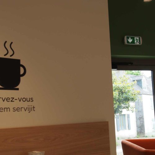 Cette photo helenegerber-signaletique-mediatheque-saintthegonnec (39).JPG, a été réduite de 98.7 % le Vendredi 27 Juin 2025 à 11:06 par Emjysoft Photo Réducteur v6.0 à télécharger sur https://www.emjysoft.com/