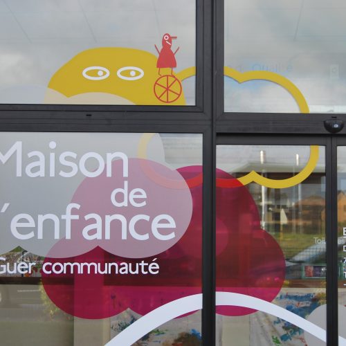 helene-gerber-guer-maison-enfance-signaletique-decors (1)-min