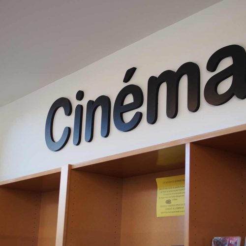 Cette photo helenegerber-guer-mediatheque-signaletique (21).JPG, a été réduite de 98.81 % le Vendredi 27 Juin 2025 à 11:06 par Emjysoft Photo Réducteur v6.0 à télécharger sur https://www.emjysoft.com/