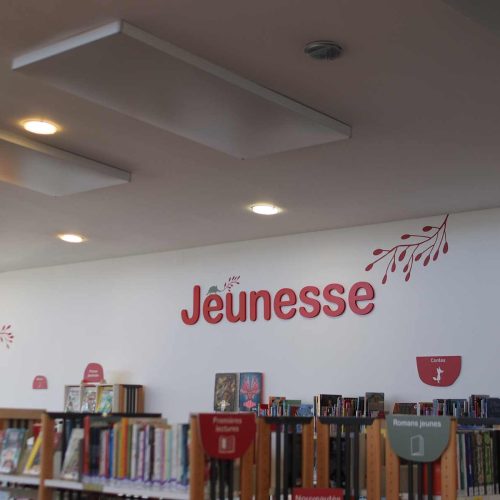 Cette photo helenegerber-guer-mediatheque-signaletique (22).JPG, a été réduite de 98.51 % le Vendredi 27 Juin 2025 à 11:06 par Emjysoft Photo Réducteur v6.0 à télécharger sur https://www.emjysoft.com/