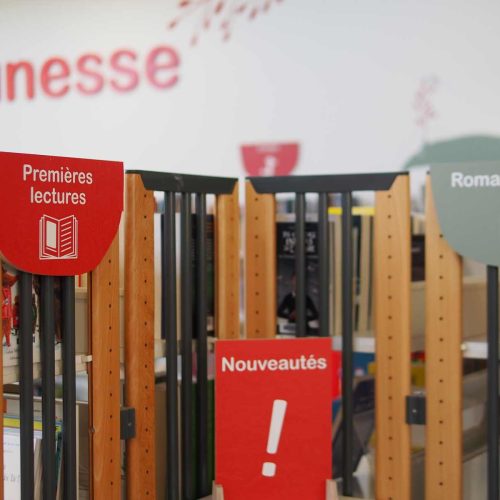 Cette photo helenegerber-guer-mediatheque-signaletique (23).JPG, a été réduite de 98.2 % le Vendredi 27 Juin 2025 à 11:06 par Emjysoft Photo Réducteur v6.0 à télécharger sur https://www.emjysoft.com/