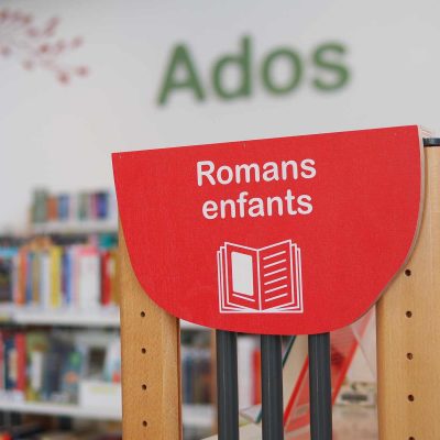 Cette photo helenegerber-guer-mediatheque-signaletique (29).JPG, a été réduite de 98.44 % le Vendredi 27 Juin 2025 à 11:06 par Emjysoft Photo Réducteur v6.0 à télécharger sur https://www.emjysoft.com/