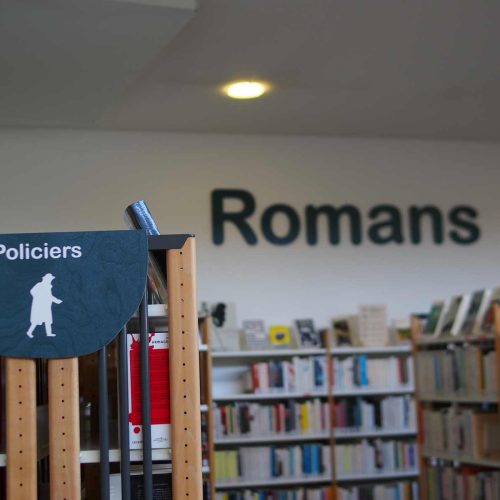 Cette photo helenegerber-guer-mediatheque-signaletique (40).JPG, a été réduite de 98.61 % le Vendredi 27 Juin 2025 à 11:06 par Emjysoft Photo Réducteur v6.0 à télécharger sur https://www.emjysoft.com/
