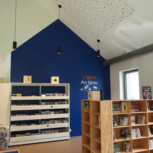 Cette photo helenegerber-signaletique-mediatheque-saintthegonnec (2).JPG, a été réduite de 98 % le Vendredi 27 Juin 2025 à 11:06 par Emjysoft Photo Réducteur v6.0 à télécharger sur https://www.emjysoft.com/