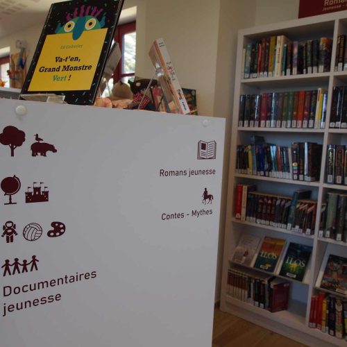Cette photo hoedic-mediatheque-signalétique-helenegerber (14).JPG, a été réduite de 98.57 % le Vendredi 12 Juin 2026 à 15:06 par Emjysoft Photo Réducteur v6.0 à télécharger sur https://www.emjysoft.com/