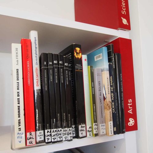 Cette photo hoedic-mediatheque-signalétique-helenegerber (25).JPG, a été réduite de 98.57 % le Vendredi 12 Juin 2026 à 15:06 par Emjysoft Photo Réducteur v6.0 à télécharger sur https://www.emjysoft.com/