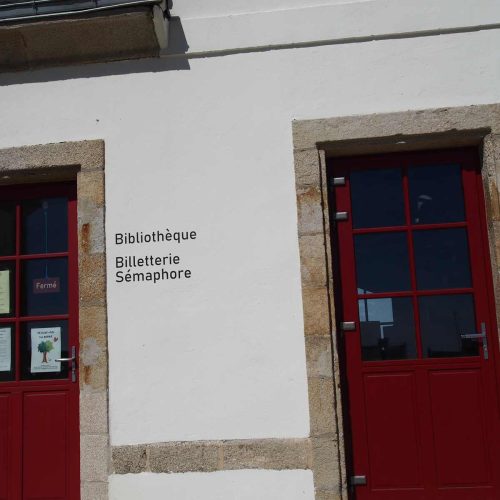 Cette photo hoedic-mediatheque-signalétique-helenegerber (29).JPG, a été réduite de 98.33 % le Vendredi 12 Juin 2026 à 15:06 par Emjysoft Photo Réducteur v6.0 à télécharger sur https://www.emjysoft.com/