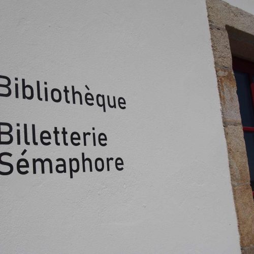Cette photo hoedic-mediatheque-signalétique-helenegerber (30).JPG, a été réduite de 98 % le Vendredi 12 Juin 2026 à 15:06 par Emjysoft Photo Réducteur v6.0 à télécharger sur https://www.emjysoft.com/